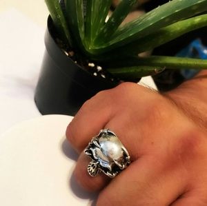 Skull ring